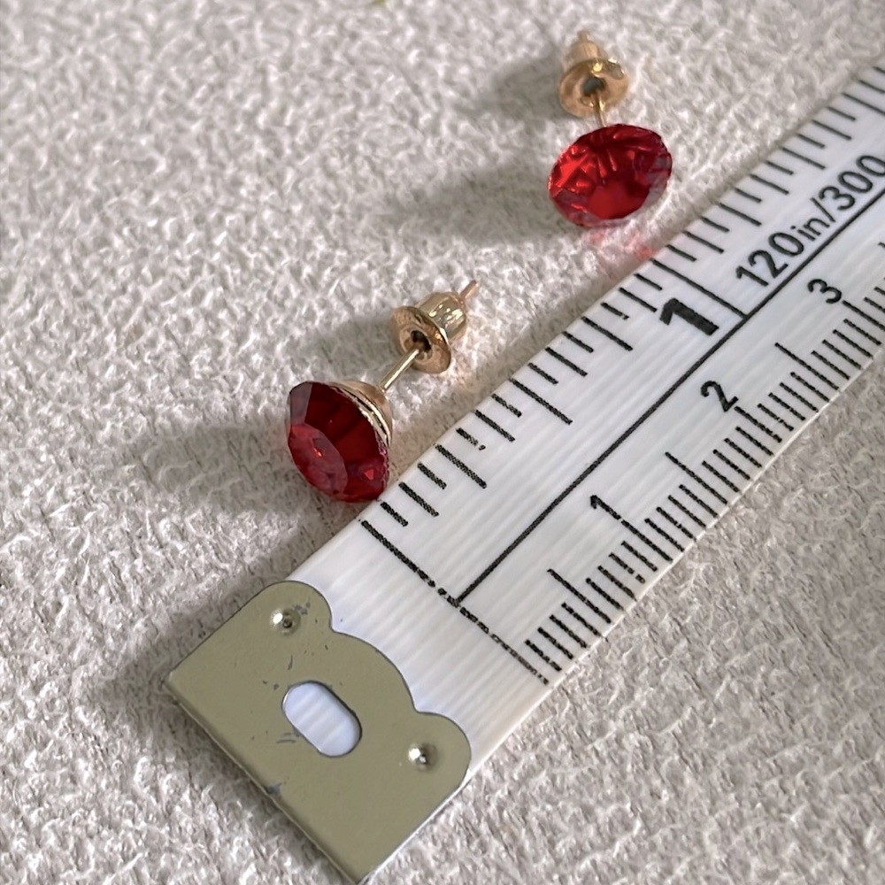 Ruby red stud earrings - Picture 3 of 4